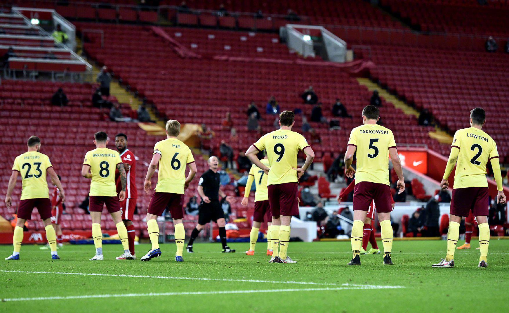 他们依然坚 他们依然坚