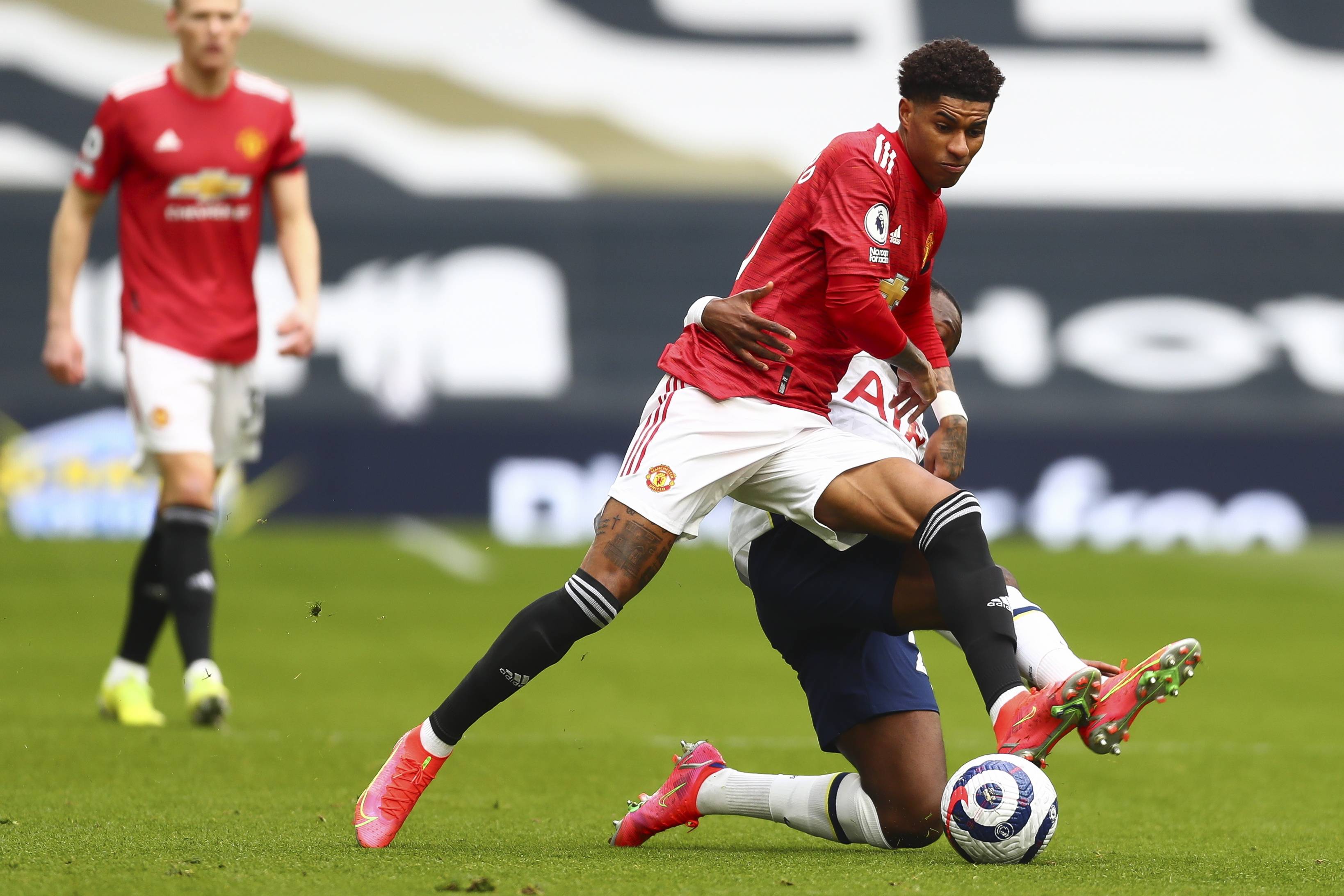 球员们通过 球员们通过